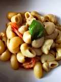 Conchiglie melanzane, tonno e pomodorini