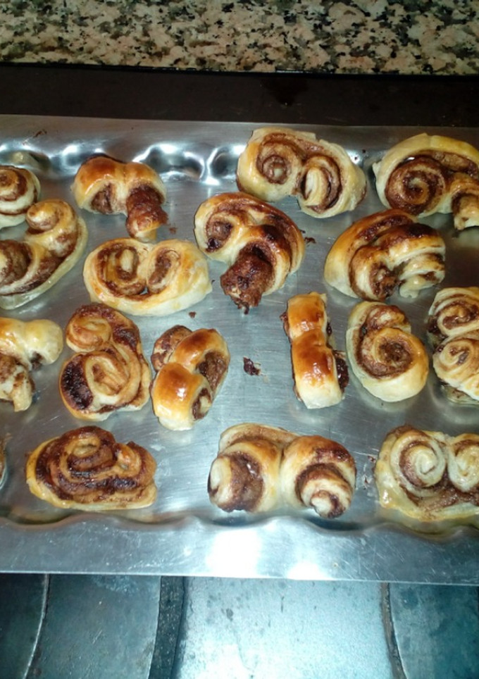 Una foto de Mini palmeras de hojaldre y Nocilla