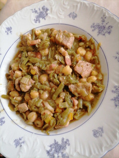 Una foto de Carne colmenada de judías planas y garbanzos