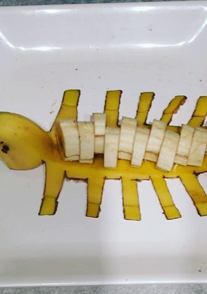 A picture of Banana chaat decoration.