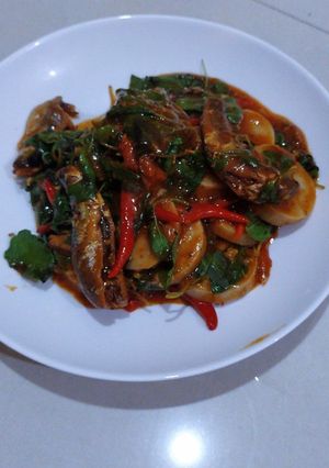 รูปของ ผัดกะเพราปลากระป๋องใส่หมูยอ