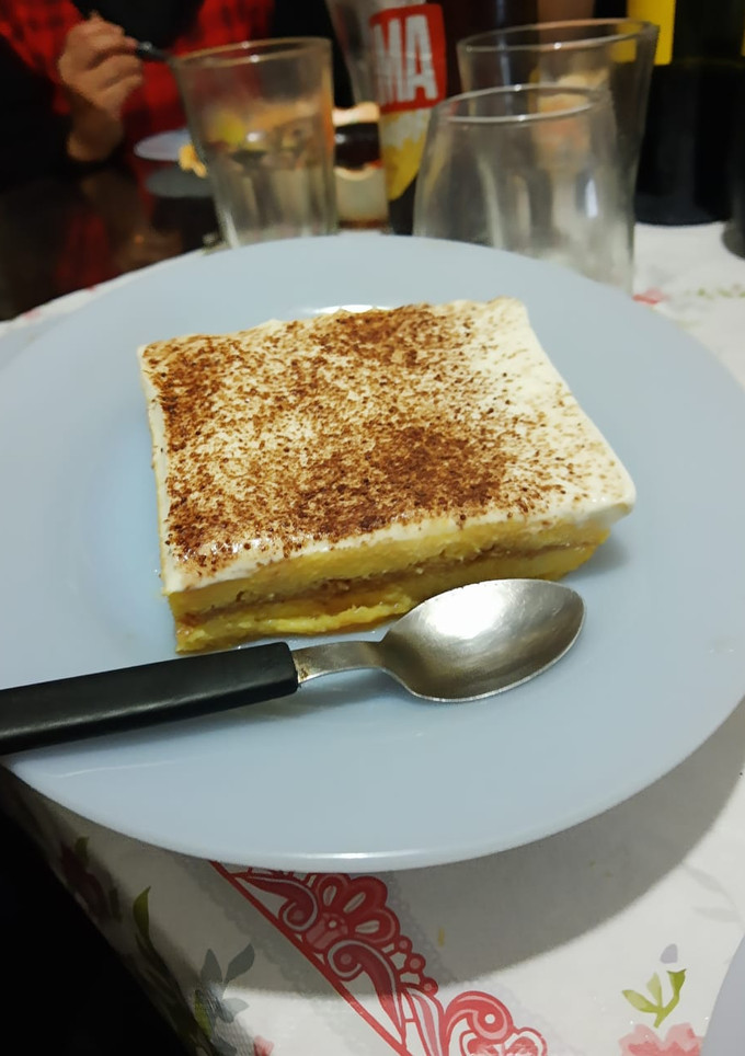 Una foto de Postre express de pionono, flan y crema