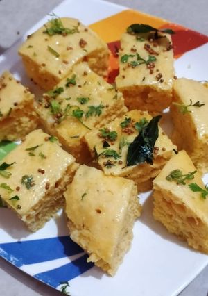 વાટી દાળ ના ખમણ (Vati Dal Khaman Recipe In Gujarati) રેસીપી મુખ્ય ફોટો