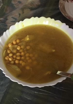 صورة لوصفة مرقة الدجاج مع الحمص