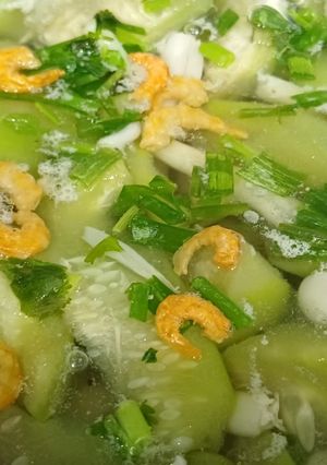 Hình của món Canh mướp nấu tôm thịt và nấm.
