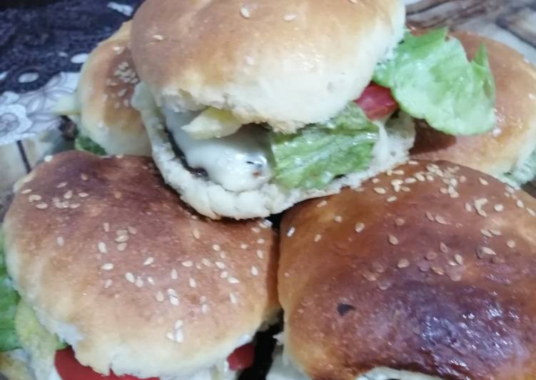 برغر ساهل والبنة ماعندي مانقول 😋👌