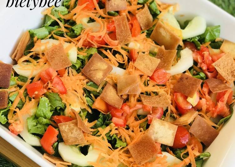 How to Prepare Super Quick Homemade Fattoush salad