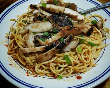 Fresh, Serving Recipe Spicy Garlic Noodle and Grilled Chicken Delicious Simple