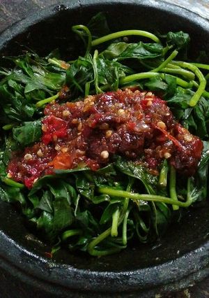 Foto resep Brambang asem daun ubi jalar aka glandir