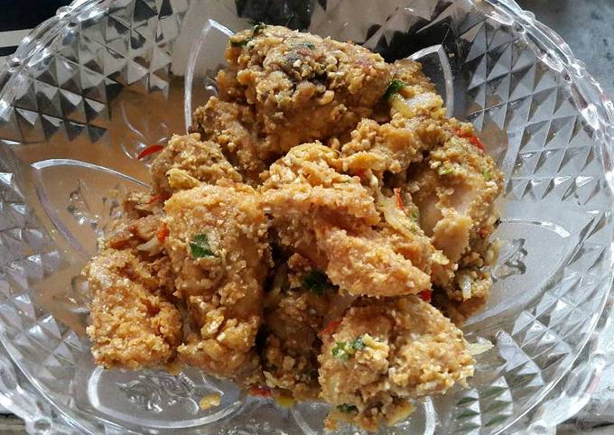 Bagaimana cara membuat Ayam Crispy Saus Telur Asin yang sedap