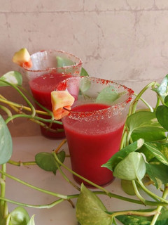 જામફળ બીટરુટ જ્યુસ (Guava Beetroot Juice Recipe In Gujarati) રેસીપી મુખ્ય ફોટો