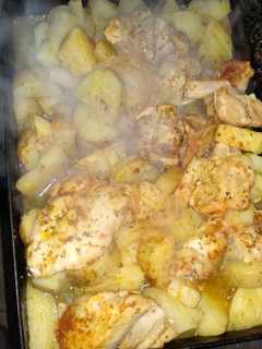 Una foto de Pollo al horno con verduras ⛄☄️