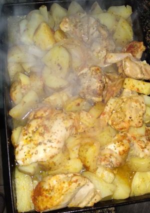 Una foto de Pollo al horno con verduras ⛄☄️