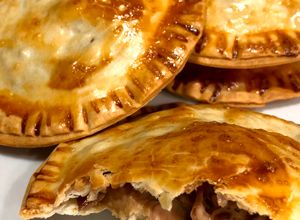Foto principal de Empanadillas de pollo, queso y cebolla caramelizada