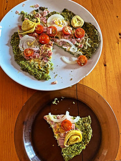 Una foto de Pizza base de brócoli 🍕🥦