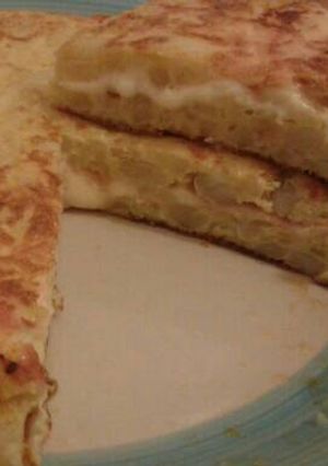 Una foto de Tortilla rellena de jamón y queso
