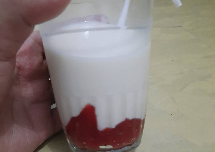 Korean Strawberry Fresh Milk