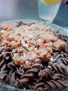 Una foto de Pasta integral+salsa casera!