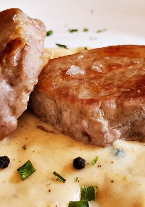 Una foto de Solomillo de cerdo en salsa de pimienta