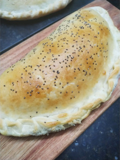 Una foto de Calzone de Vegetales y de Jamón y queso 🥟