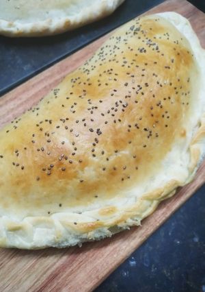 Una foto de Calzone de Vegetales y de Jamón y queso 🥟