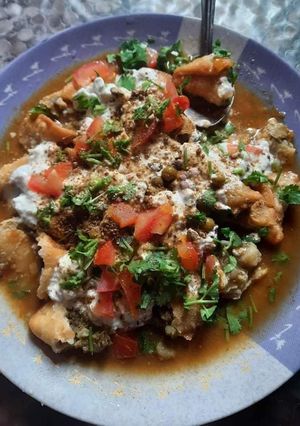 समोसा चाट (samosa chaat recipe in Hindi) रेसिपी मुख्य फोटो