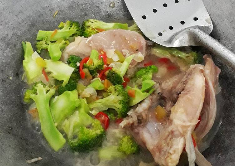 Ayam tumis brokoli