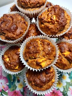 Una foto de Muffins de manzana 🍎🍏