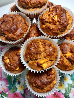 Una foto de Muffins de manzana 🍎🍏