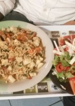 A picture of Indomine with fresh tomatoes and veggies.
