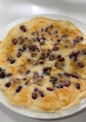 A picture of Red Bean Glutinous Rice Cake (红豆糯米饼).