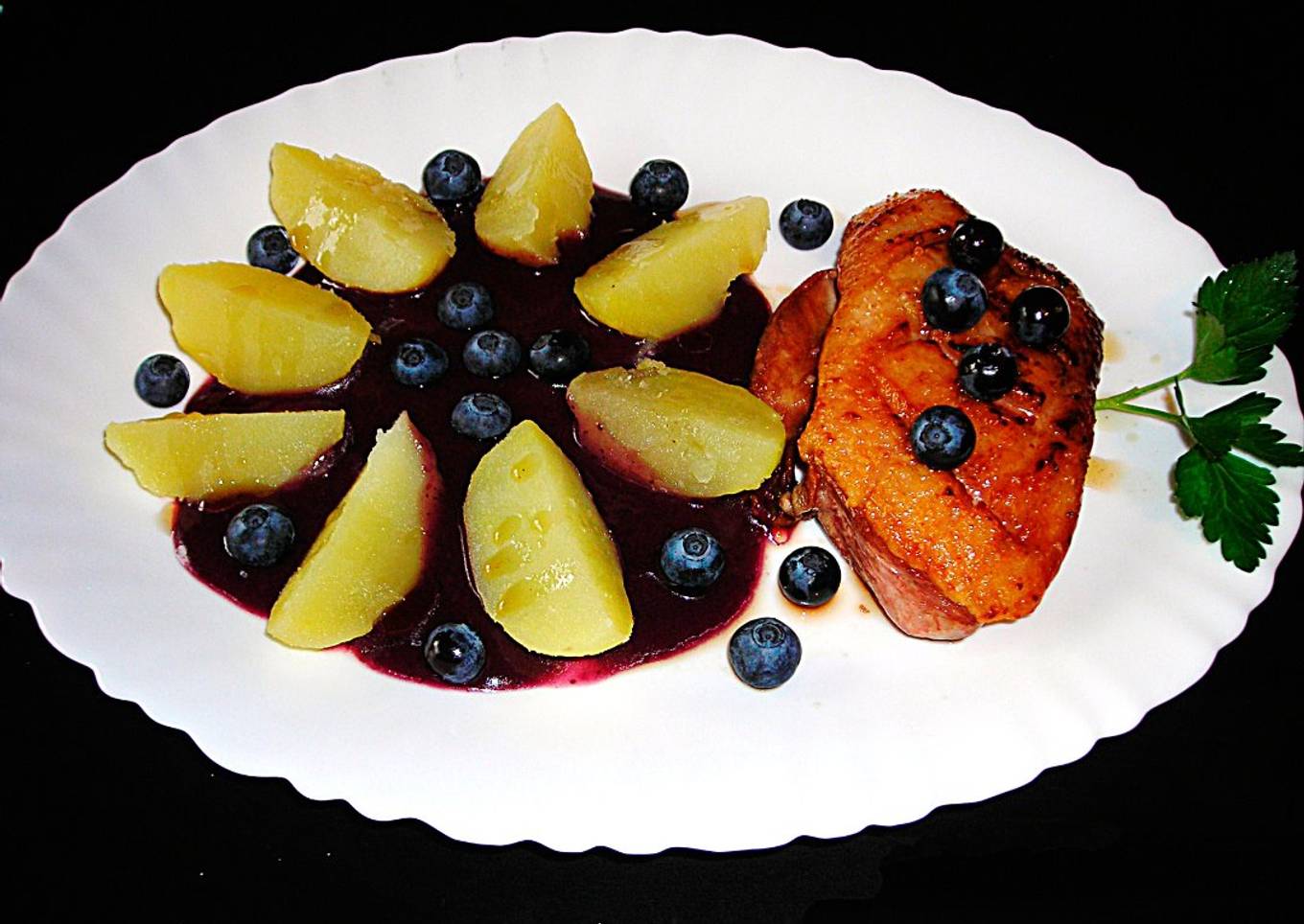 Pechuga de pato con salsa de arándanos para la Navidad