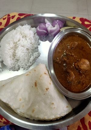 झणझणीत गावरान चिकन (Gavran Chicken Recipe In Marathi) रेसिपी चे मुख्य फोटो