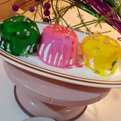 A picture of Mini cakes.