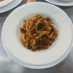 A picture of Spaghetti bolognese.