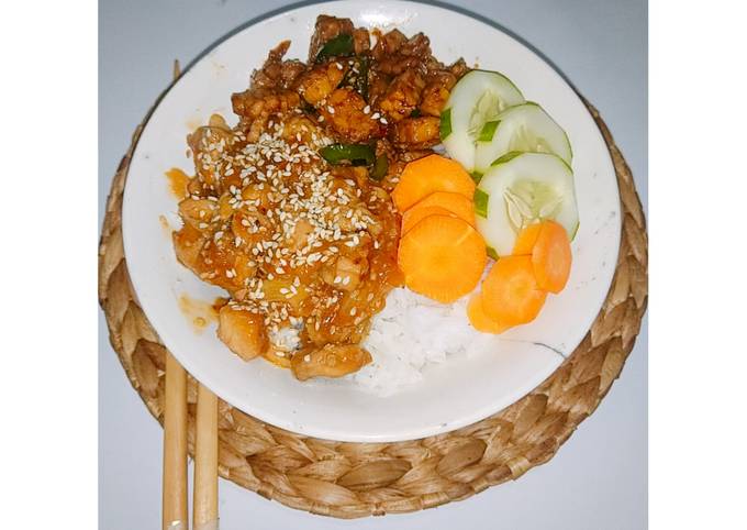 Asian rice bowl (ayam teriyaki & sambal goreng tempe)