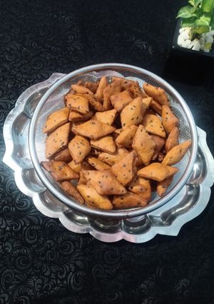 மைதா ஸ்வீட் சிப்ஸ் (Maida sweet chips recipe in tamil) செய்முறை முக்கிய புகைப்படம்