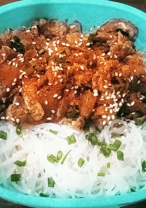 รูปของ เส้นบุกหน้าหมูญี่ปุ่นรสเผ็ด - เมนูข้าวกล่องคีโต