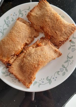 A picture of Instant veg. Pizza puff.