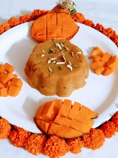 मॅंगो शिरा (Mango Sheera Recipe In Marathi) रेसिपी चे मुख्य फोटो 