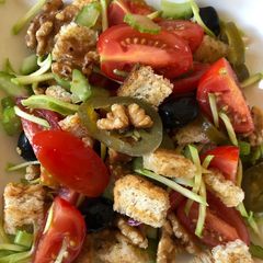 A picture of Walnut, Tomato and Tuna Salad.