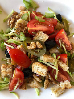 A picture of Walnut, Tomato and Tuna Salad.