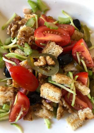 A picture of Walnut, Tomato and Tuna Salad.