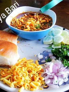 A picture of Misal Pav.