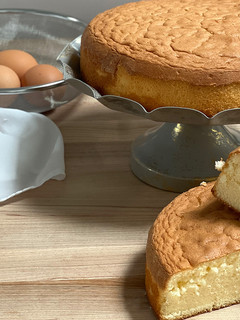 A picture of Suzuya Patisserie's Original Sponge Cake.