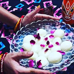 A picture of White Rasgulla.