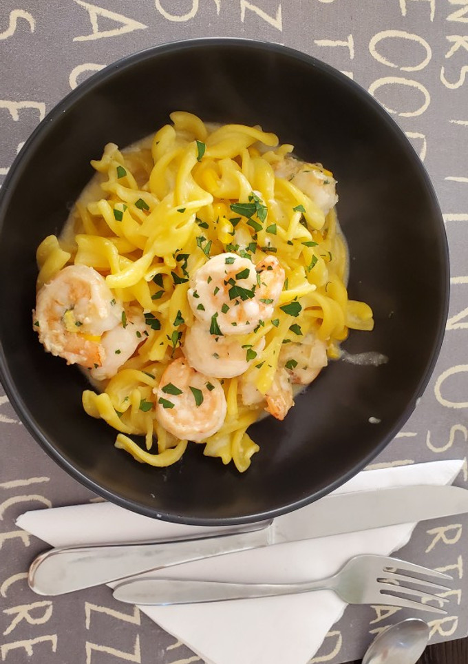 Una foto de Pasta con camarones al ajillo