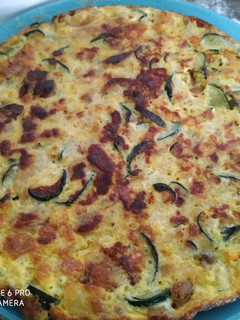 Una foto de Tortilla de patata con calabacín