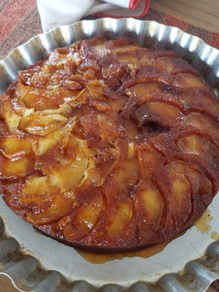 Una foto de Torta de manzana invertida