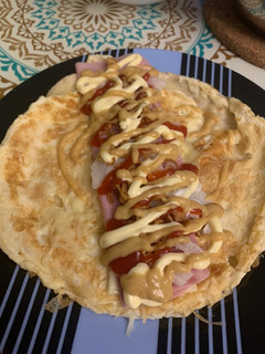 Una foto de Tortilla francesa con jamón y queso 🤤